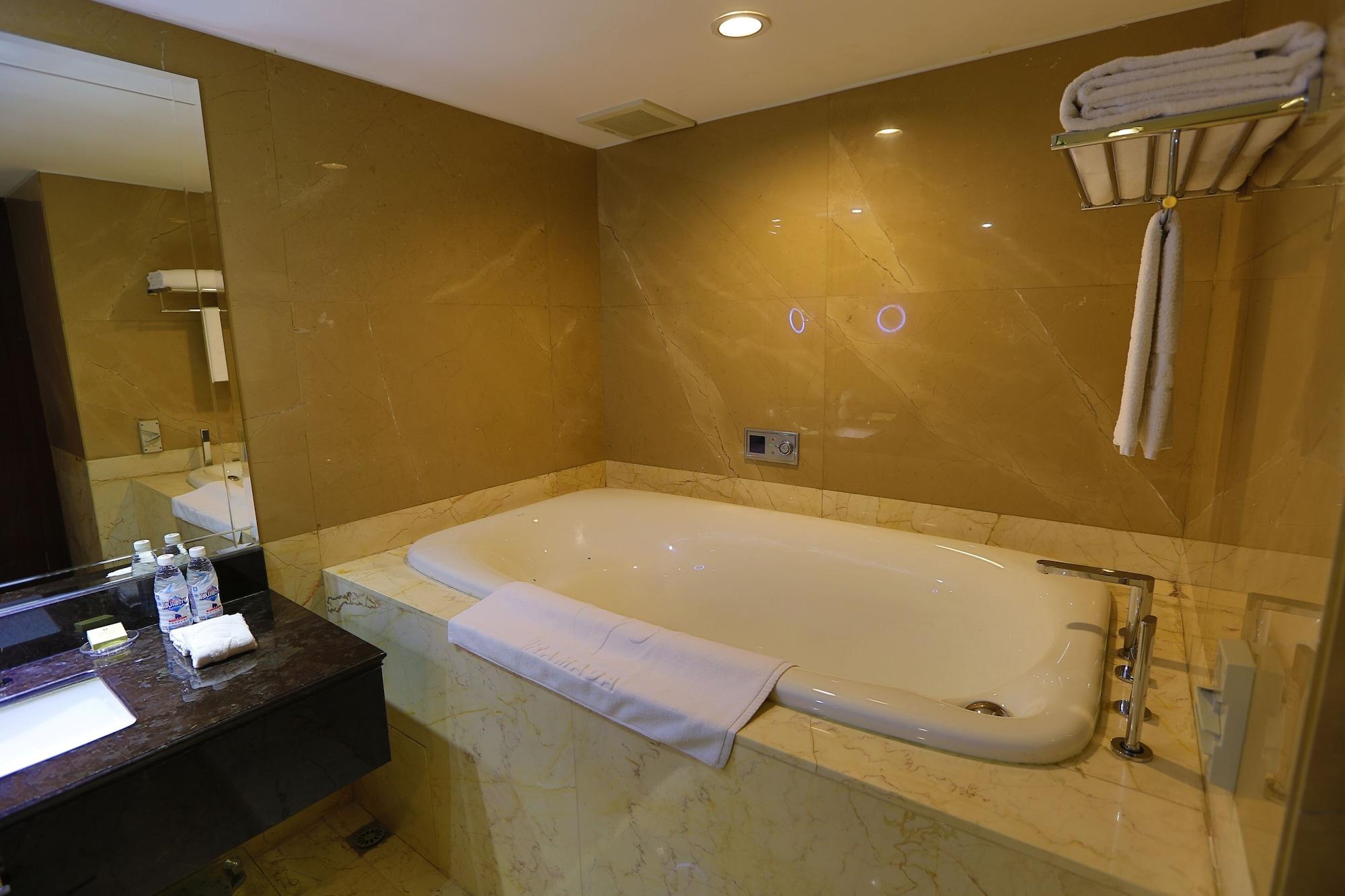 Ramada Chengdu North Hotel Ngoại thất bức ảnh